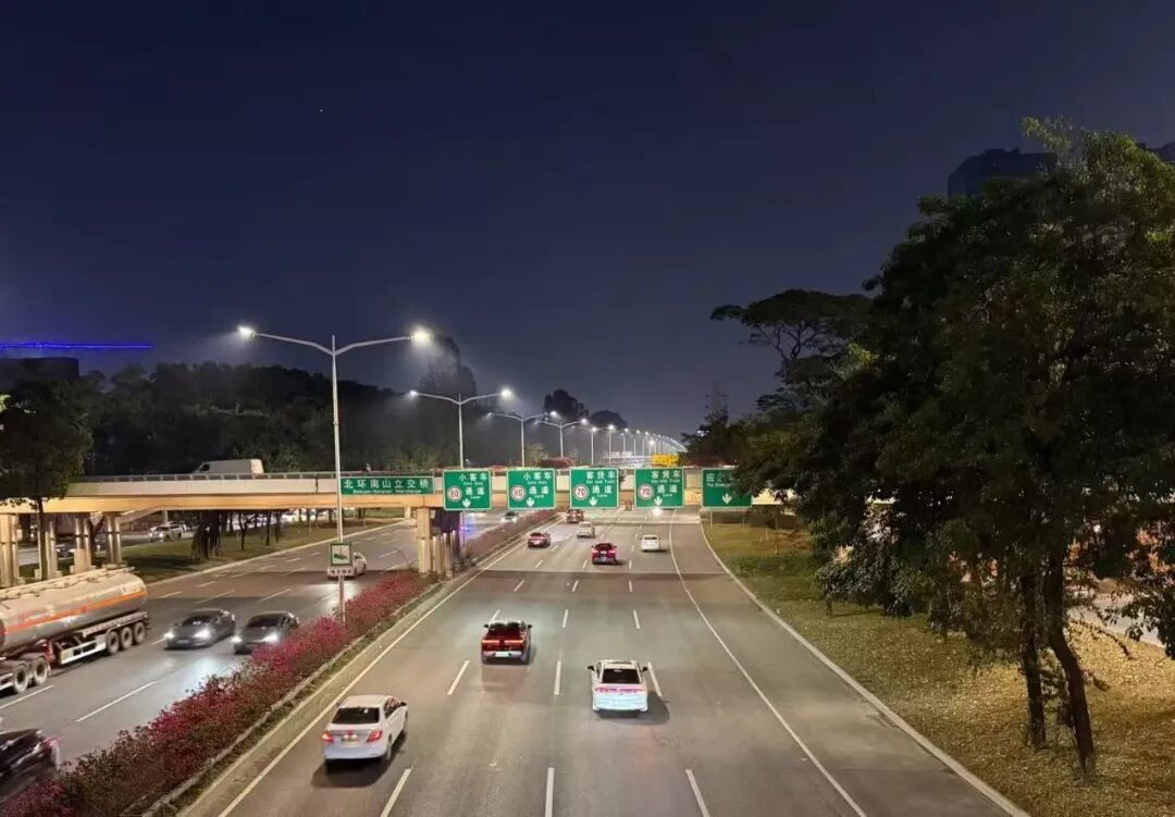 深圳换了4.86万盏路灯，钱没花，电省了，灯还更亮了