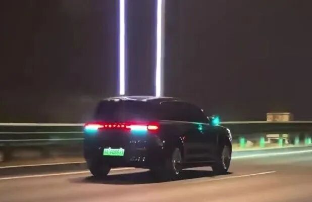 全网争议智驾小蓝灯禁用？GB4785国标修订立项将定调智能车灯